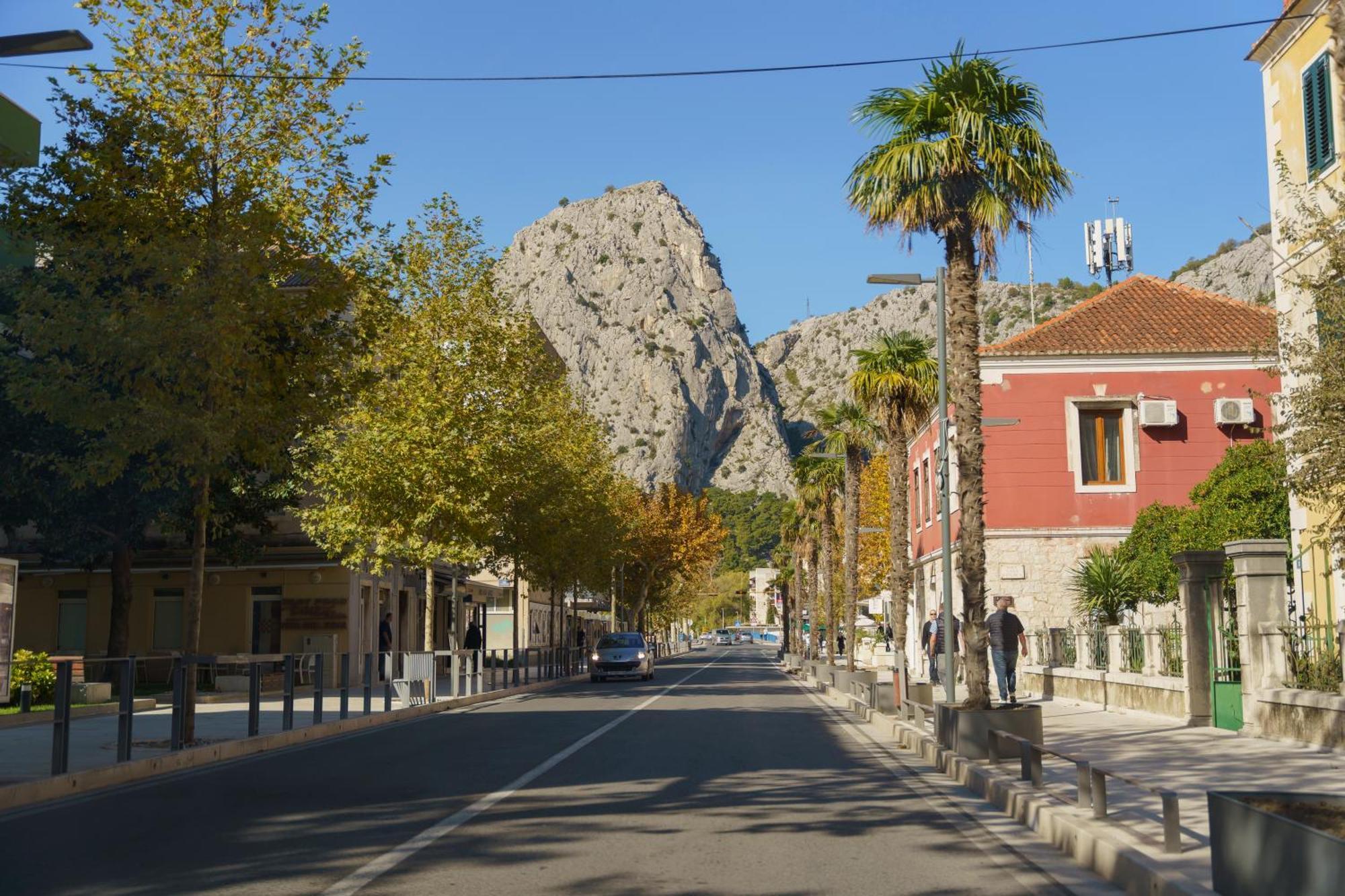 Sunny Apartment Omiš Dış mekan fotoğraf