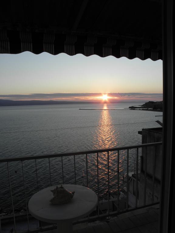 Sunny Apartment Omiš Oda fotoğraf